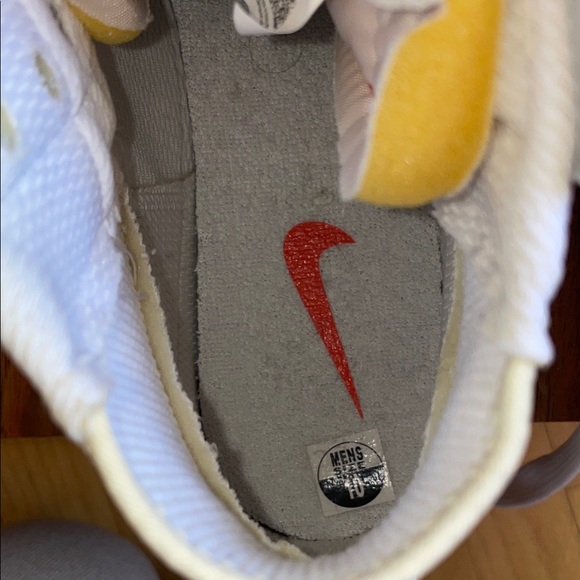 Nike Menβs White Blazer Mid 77 Sneakers - Picture 16 of 16